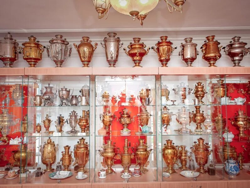 Городецкая роспись город городец. Городецкая роспись хлебница. Народные промыслы. Городец дом резной. Нижегородские промыслы городецкая роспись.