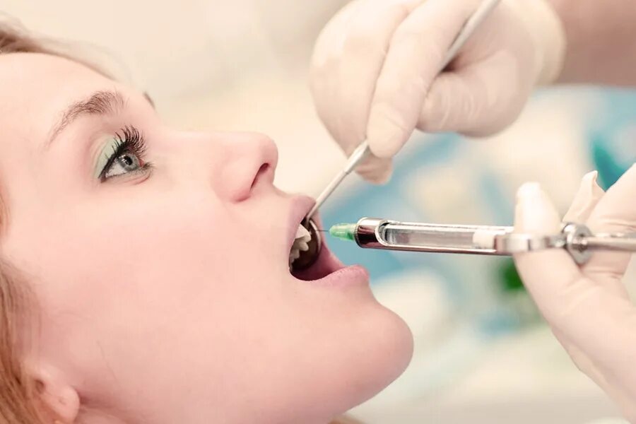 Зубы общий наркоз спб. Анестезия в стоматологии. Анестезия в стоматологии улыбка. Удаление зуба бормашиной. Вырывание зубов под общим наркозом.