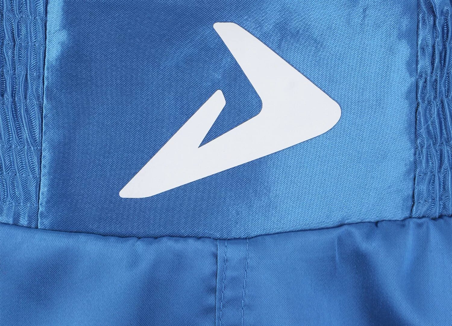 Треугольники в одежде. Кофта palace. Марка три треугольника. Palace логотип. Бренд одежды треугольник.