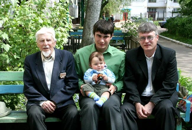 Сын внук человек. Сын игоря ясуловича. дед отец и внук. дед сын внук. прадед с внуком.