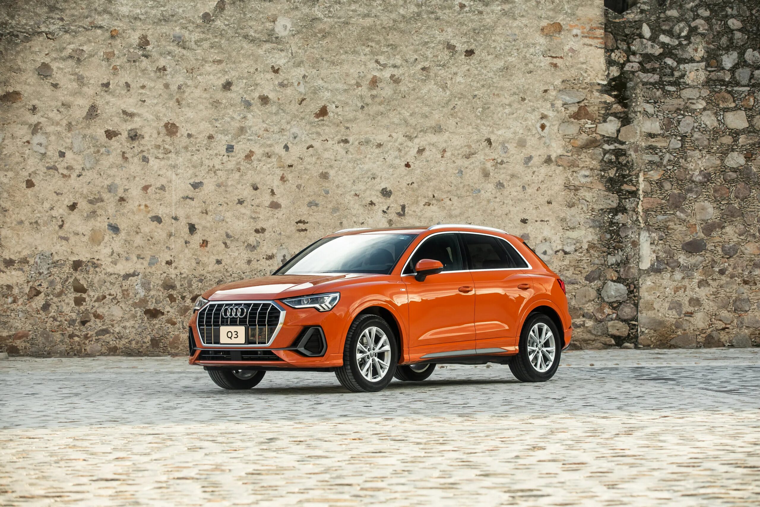 Audi q3 2021. Audi q3 2022. Ауди ку 3 2021. Audi q3 оранжевая 2021. 3.3 2022