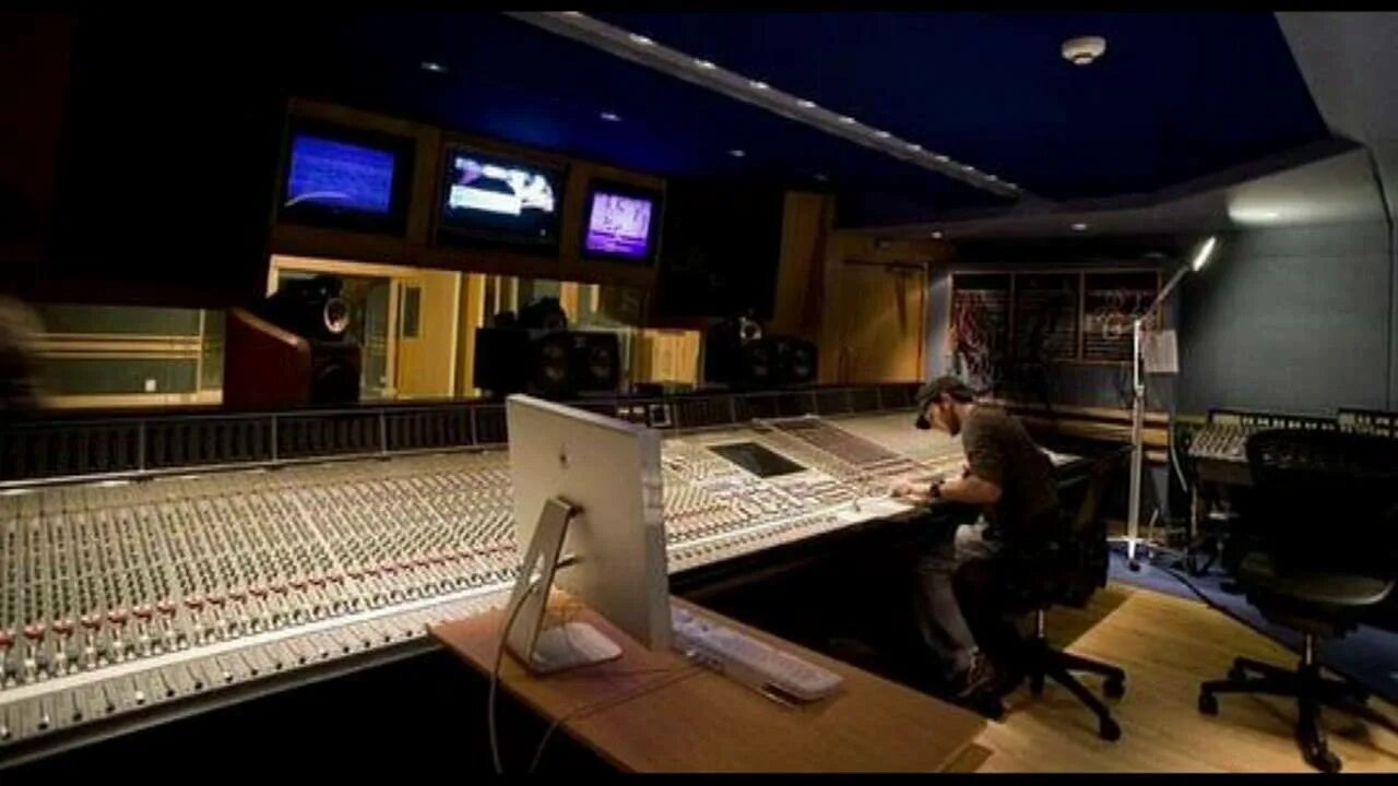 Road studio. Студия звукозаписи Abbey Road. Abbey Road Music Studio. Abbey Road Studio 3 мониторы. Эбби роуд студия записи.