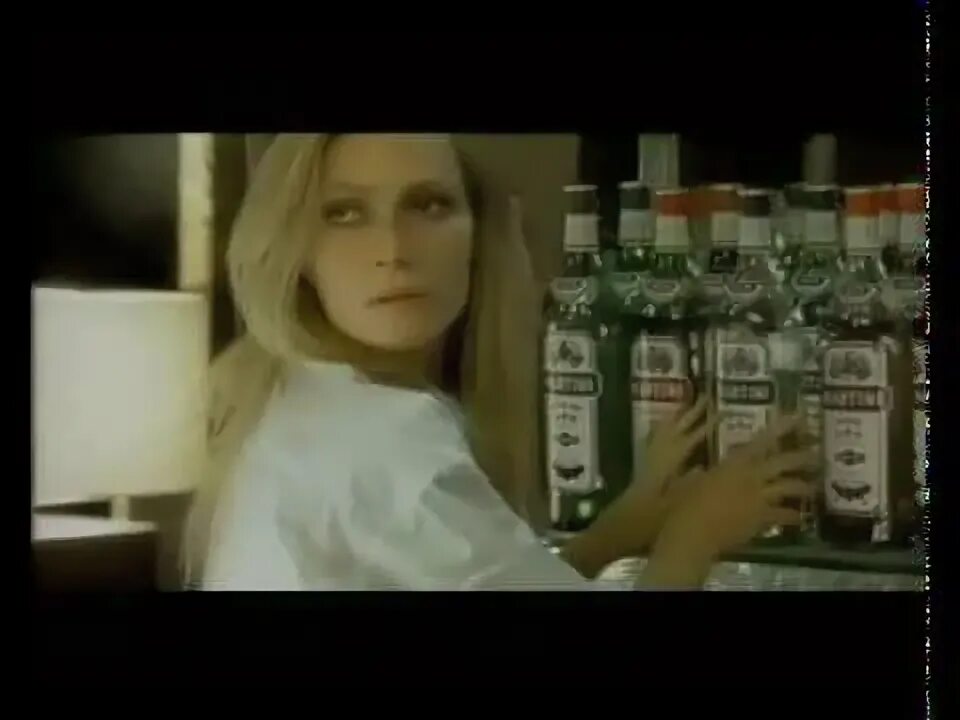 Я шел с бутылкой мартини песня. Martini commercial 1998. Мартини Бьянко реклама с девушкой из 90-х годов. Фото мартини на столе дома.