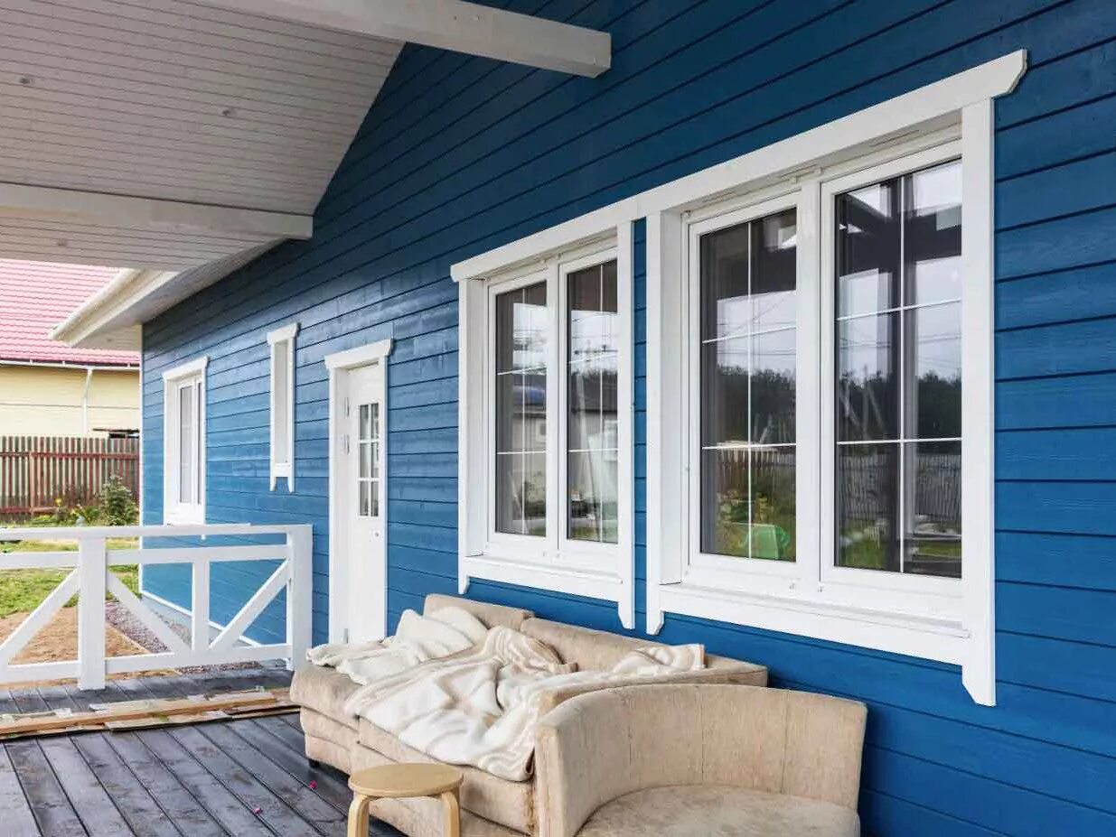 Покраска домов спб. Tikkurila голубой имитация бруса. Тиккурила Винха 2684. Деревянный дом голубого цвета. Фасады деревянных домов.