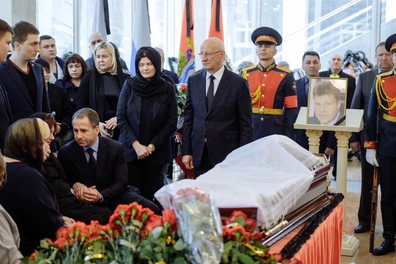Ситуация в оренбурге сейчас. Похороны Сергея Кузнецова в Оренбурге. В Оренбурге простились с Бахаревым.