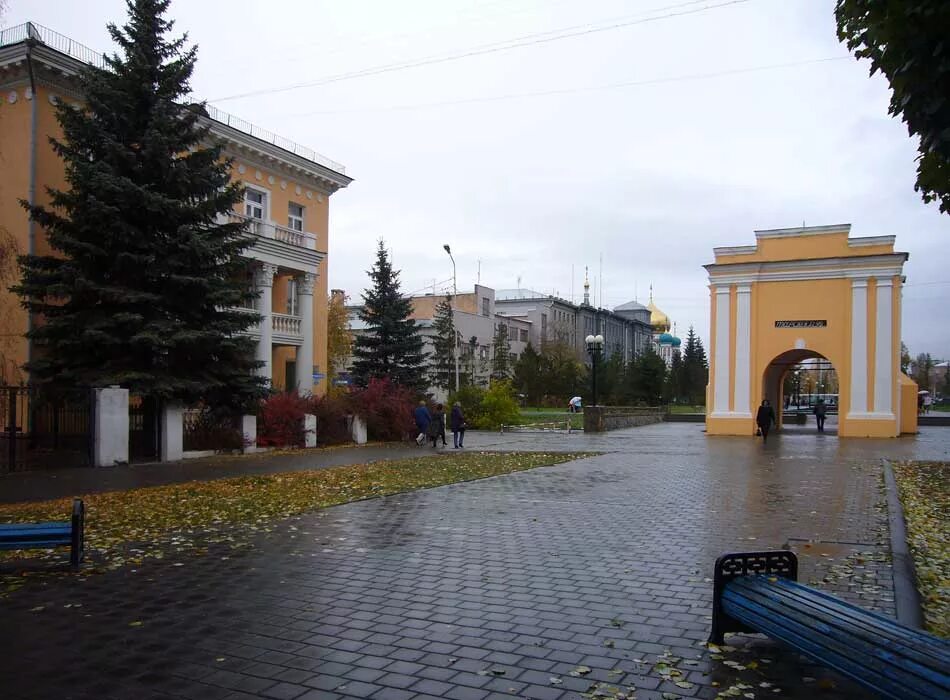 Тарские ворота Омск. Омск октябрь. Тарские ворота Омск фото. Фото Тарских ворот в Омске осень. Первомайск омск