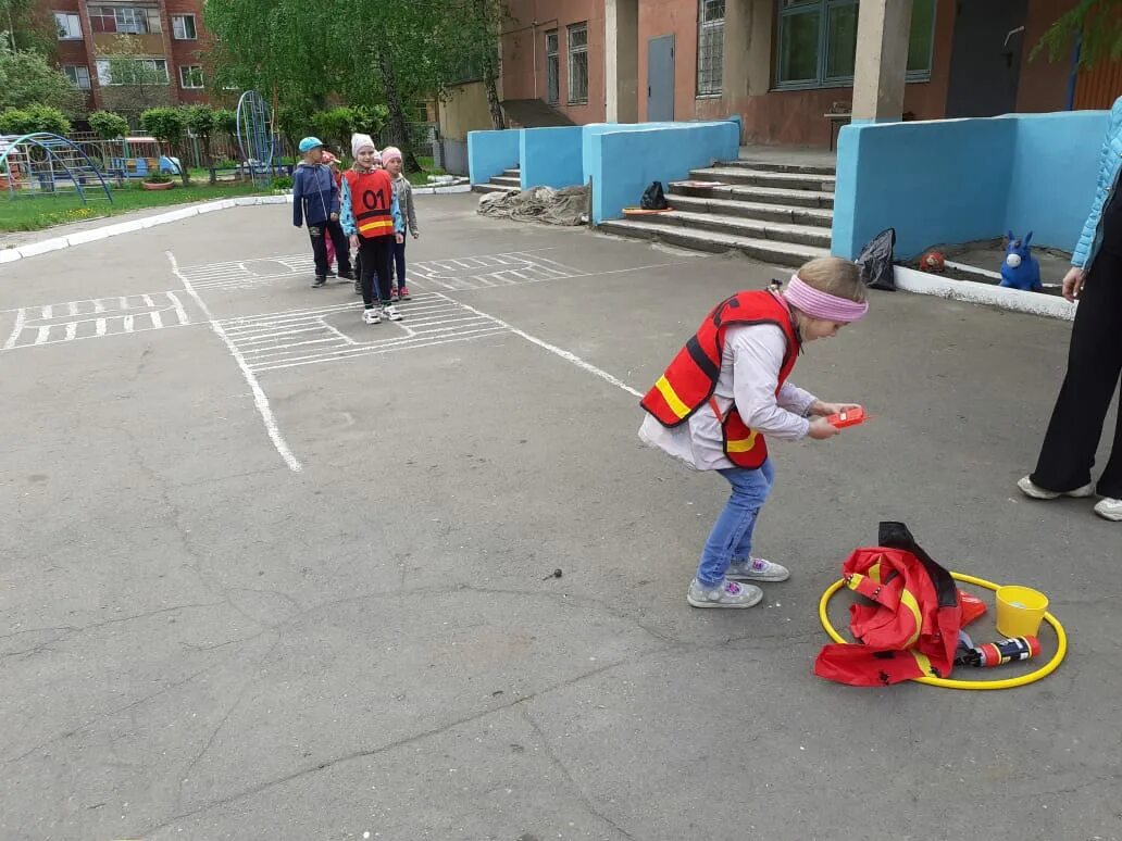 Развлечение по пожарной безопасности. Спортивное развлечение по пожарной. Спортивное развлечение по пожарной безопасности в средней группе. Азбука пожарной безопасности. Купить настольную игру Азбука пожарной безопасности.