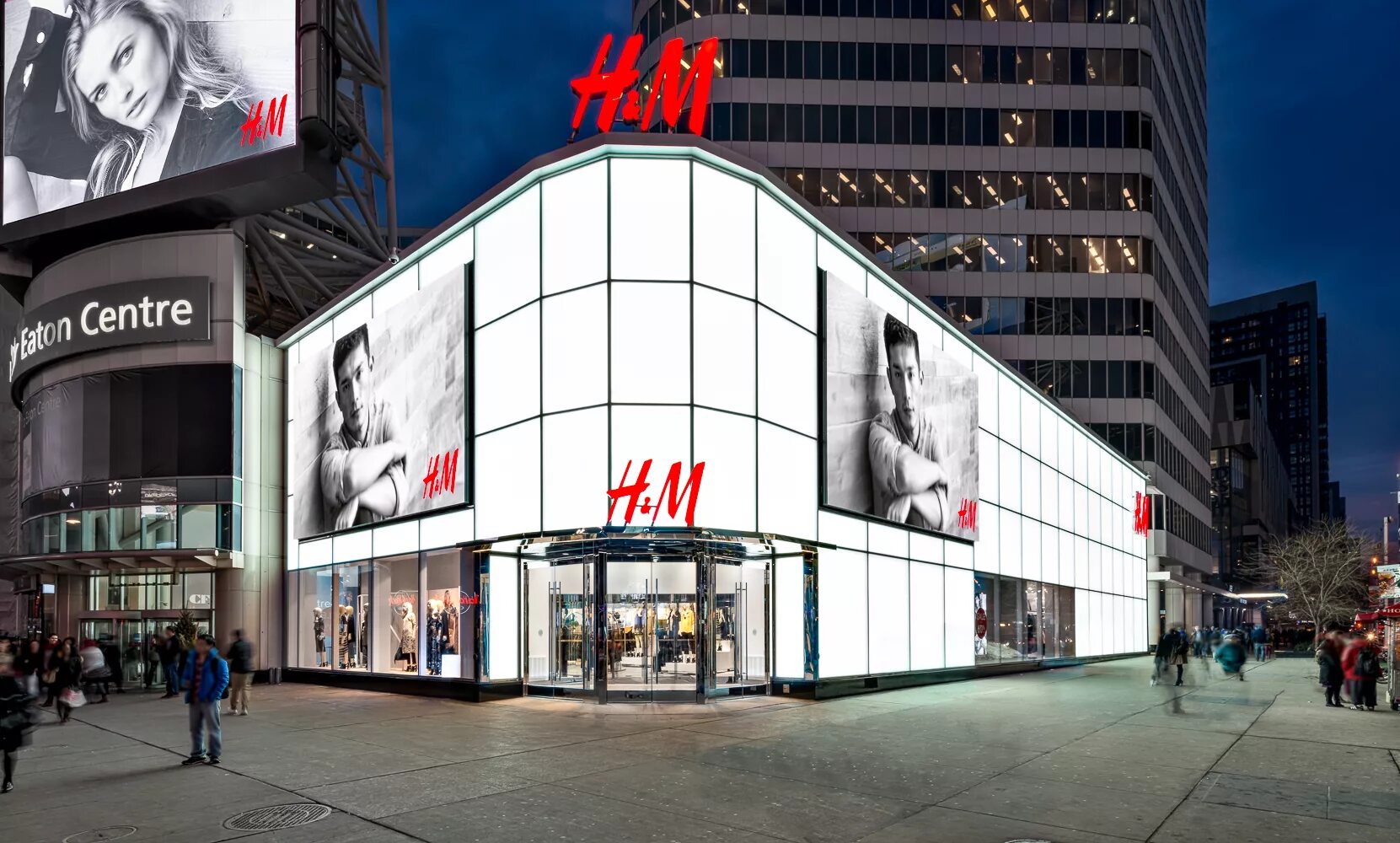 Магазин h. H M магазин. H M штаб квартира. H&M В Европе. Магазин н м.