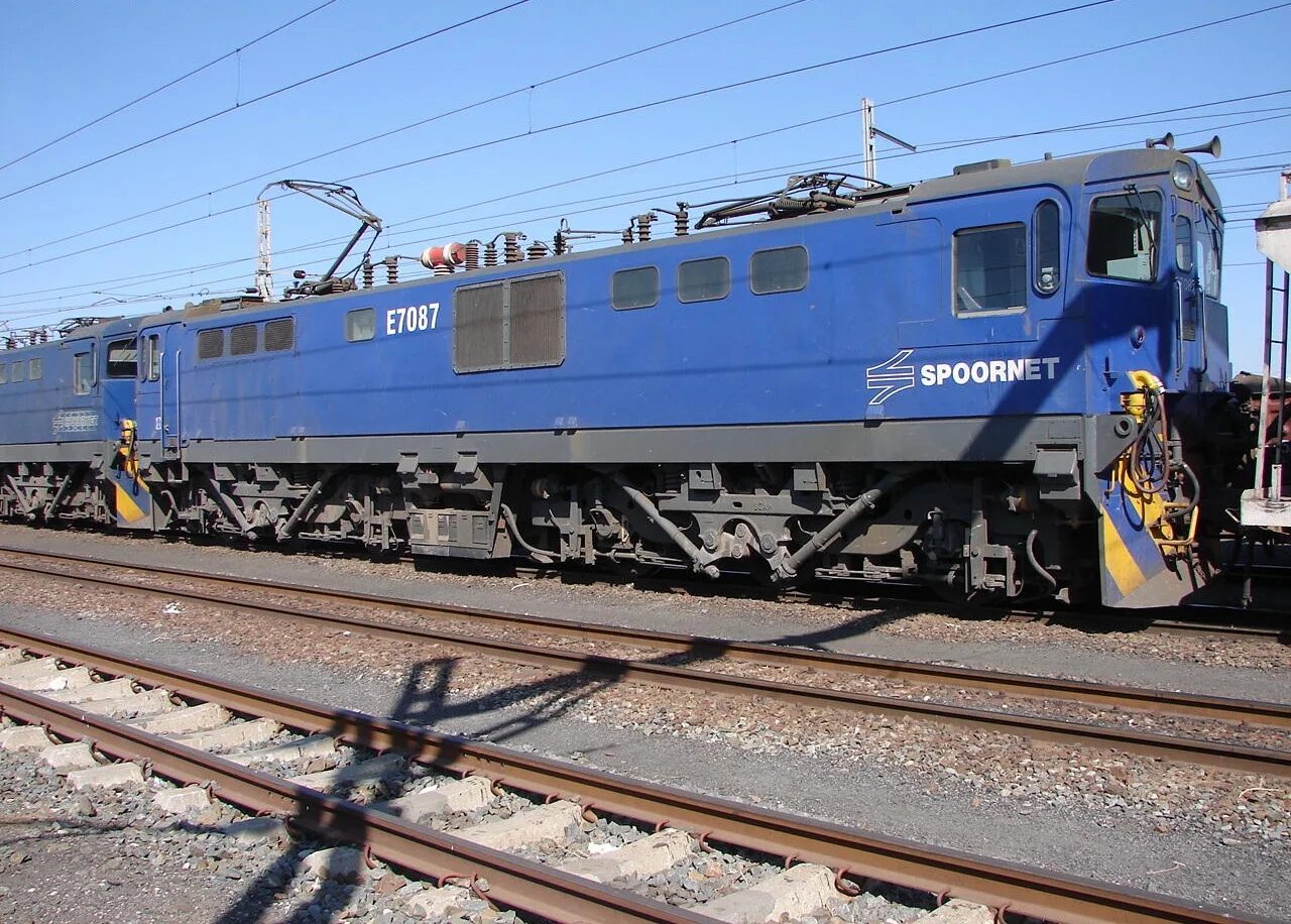 Transnet freight rail. Железная дорога хабаровск. Железная дорога bnsf. Поезд сар. Поезд сар.