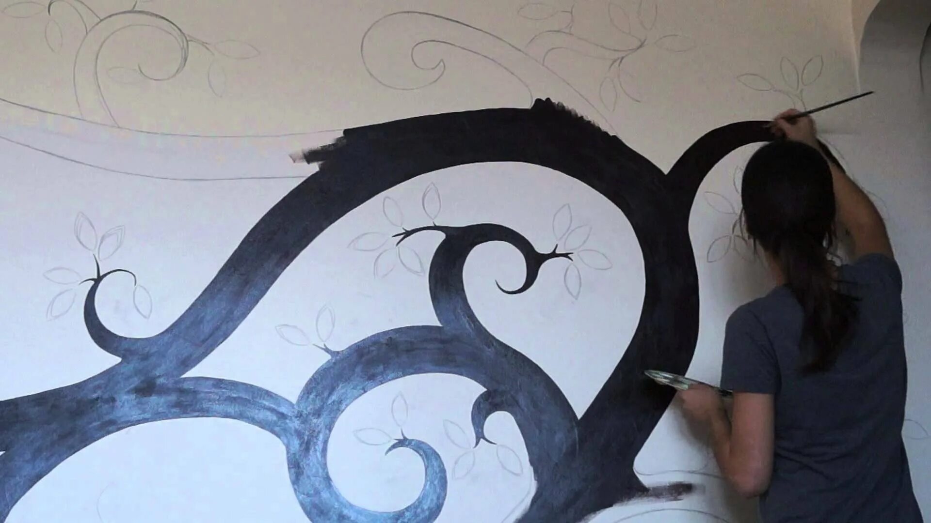 Маленькие дети и рисование на стенах. Стена для рисования. Изрисованные стены в квартире детьми. Draw рисование на обоях. Рисунок на стене своими руками.