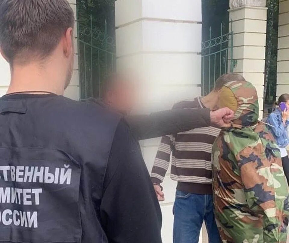 Охранник застрелил. Охранник застрелил. Бизнес центр манхэттен екатеринбург стрельба. Охранник застрелил. Охранник застрелил.