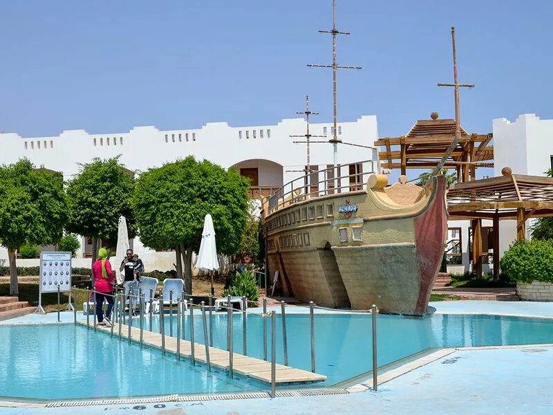 Sirena beach resort египет. Sirena beach resort египет. Айн-сохна. Египет лежаки. Cyrene island hotel (ex.