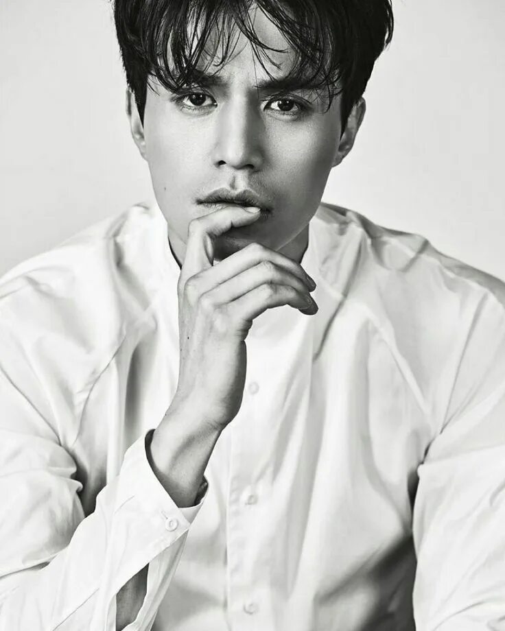 Lee dong wook goblin. Lee dong wook. Ли дон ук блондин. Корейский актер у дон. Ли дон ук (lee dong wook).