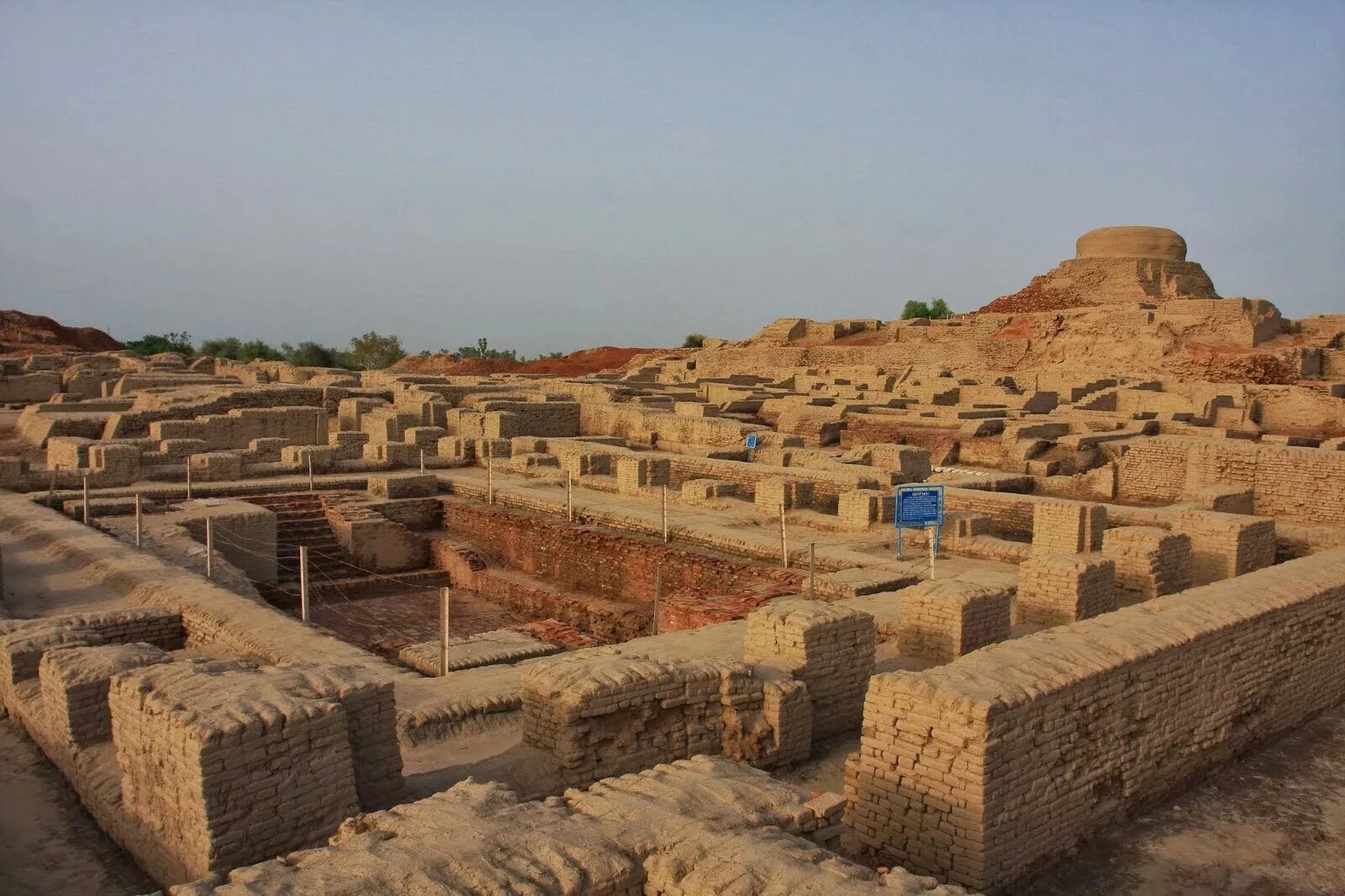 Древняя цивилизация шумер аккад. Телль-эль-мукайяр. Древние шумерские города. Город урук в месопотамии. Древний город ур халдейский.