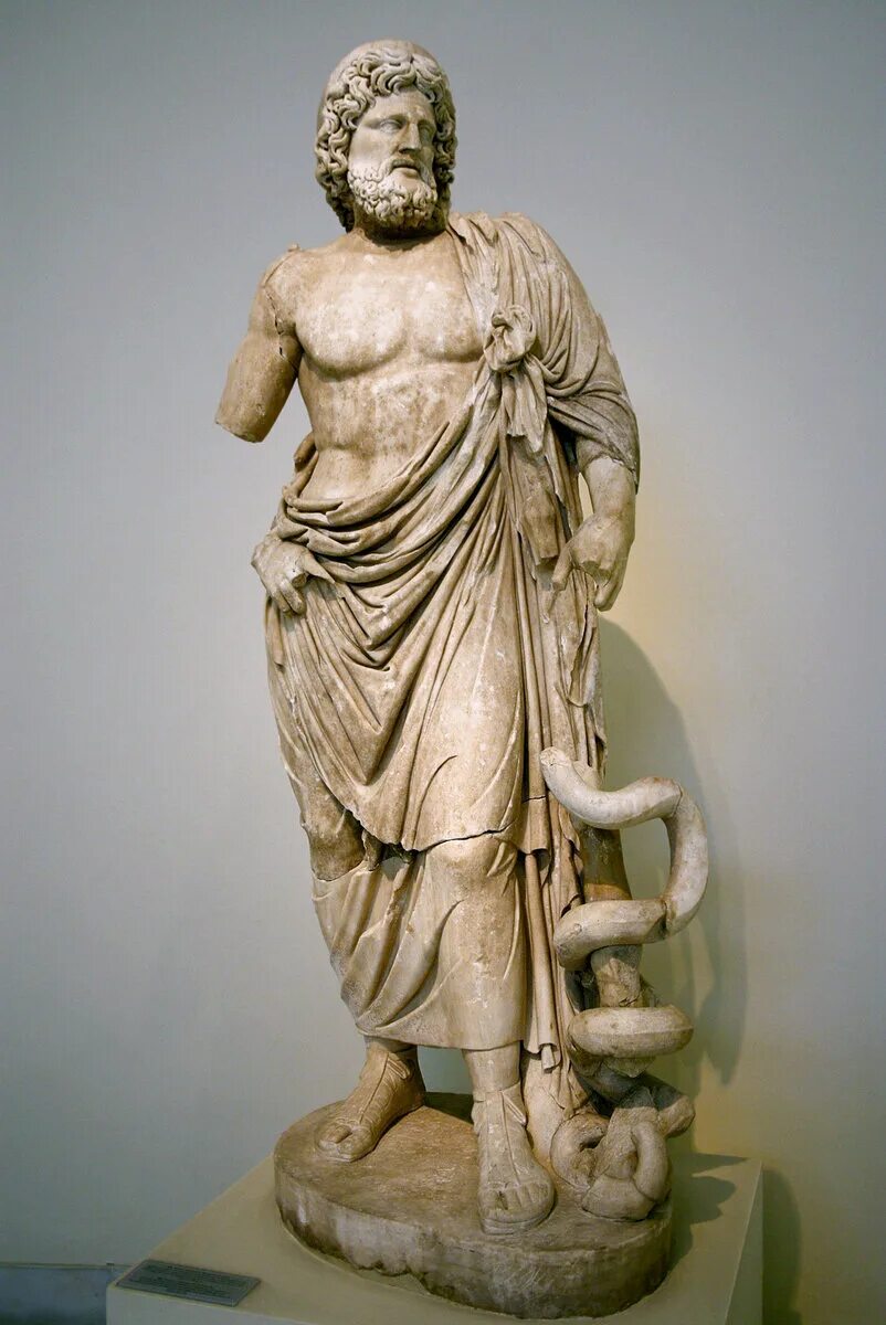 Древнейший бог врачевания. Асклепий Бог. Греческий Бог Асклепий. Асклепий древняя Греция. Асклепий Бог скульптура.
