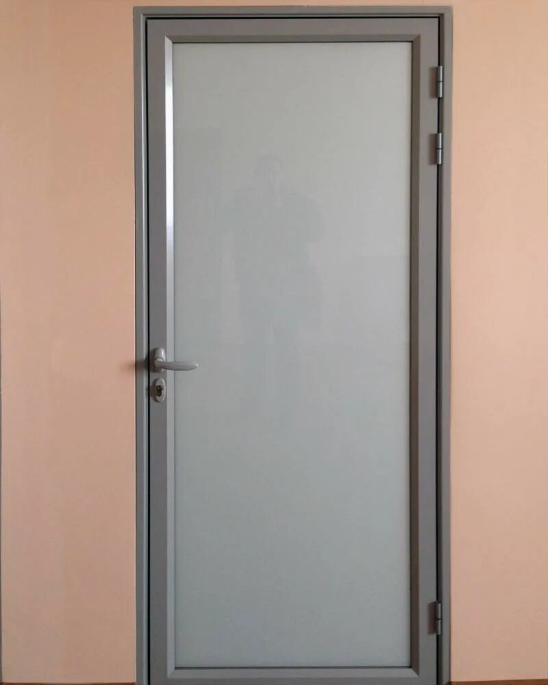 Дверь из стекла профиль. Дверь алюминиевая СИАЛ КП 45. Дверь алюминиевая 900х2100. Алюминиевая одностворчатая дверь КП 45. Дверь алюминиевая кп45 800*2000.