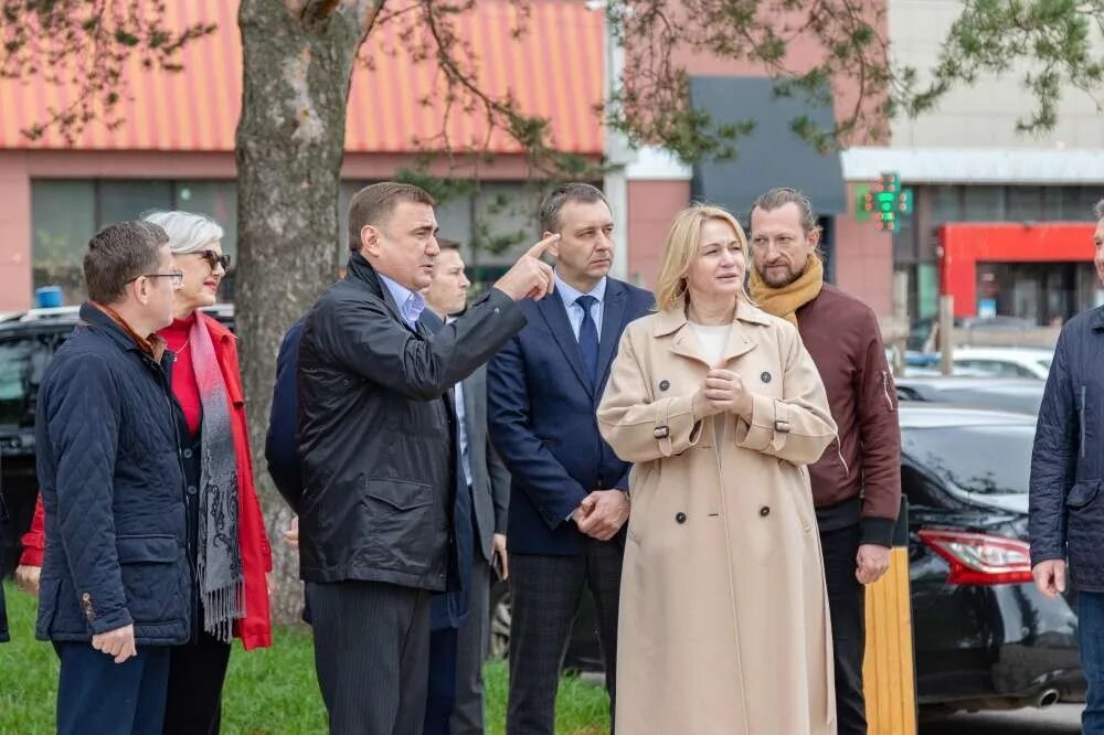 Алексинский кремль алексин. Алексей дюмин губернатор тульской области. губернатор в алексине. губернатор дюмин дк алексин. дюмин алексей в алексине.