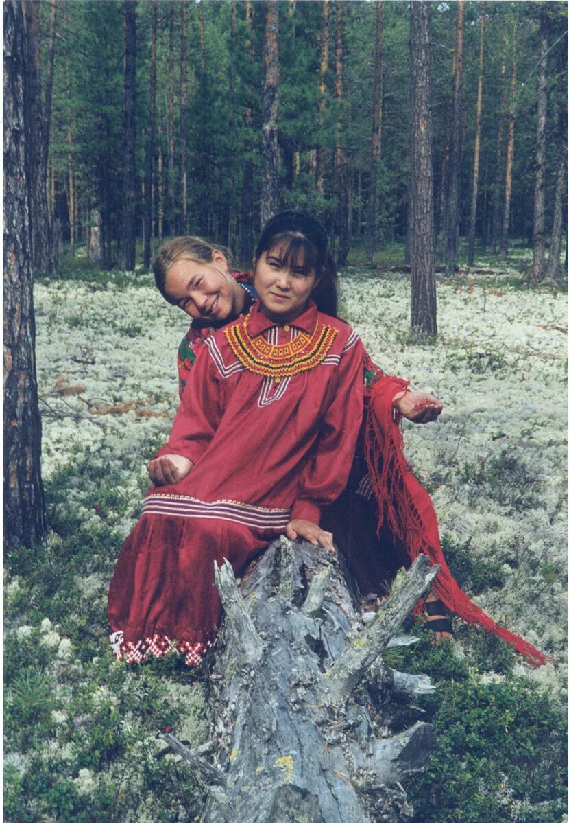 Манси девушки. Вогулы манси. ханты и манси. манси остяки. ханты манси молодые.