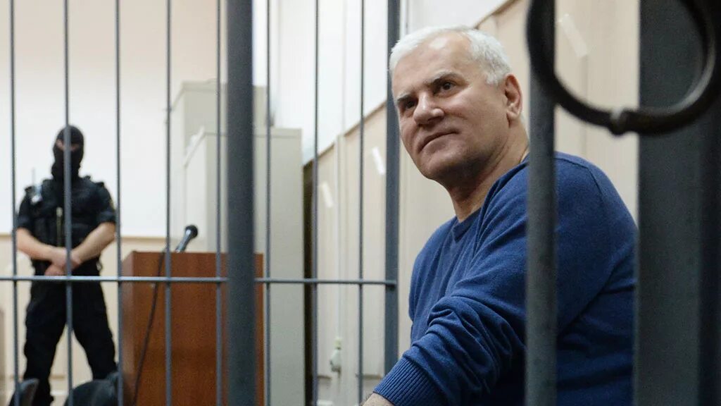 Черный дельфин амиров. Саид амиров черный дельфин. Черный дельфин амиров. Мэр махачкалы амиров. Саид амиров черный дельфин.