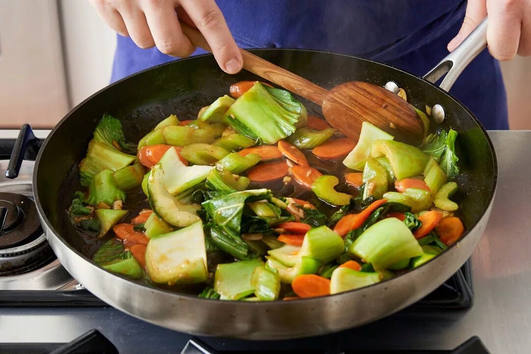 Fry vegetables. Овощи стир Фрай. Сковорода на пару. Овощи на пару на сковороде. Сковородка для овощей на пару.