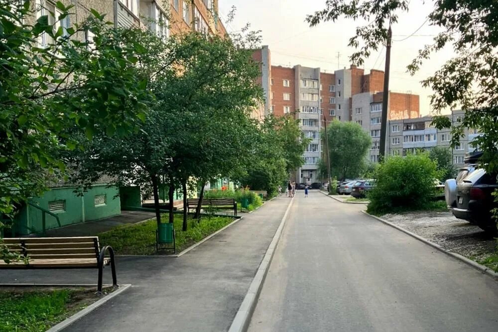 Городская среда владимирская область. Фото двора. Жилье и городская среда. Двор 2015. Благоустройство Ключевая 14 Карабаш дворовая территория.