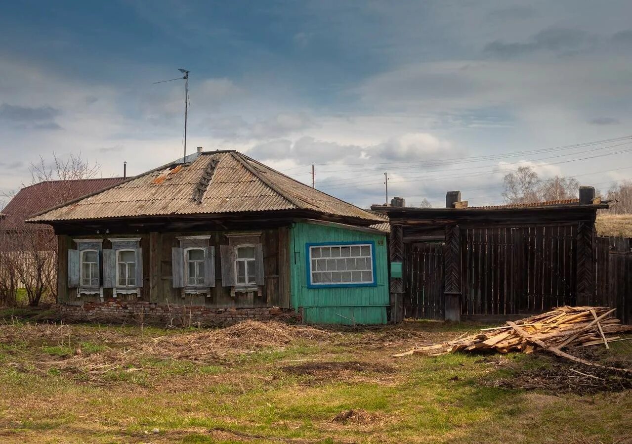 Деревни сегодня. Покосившаяся деревня. Российская деревня сегодня. Ветхая Избенка. Деревенская Избенка.