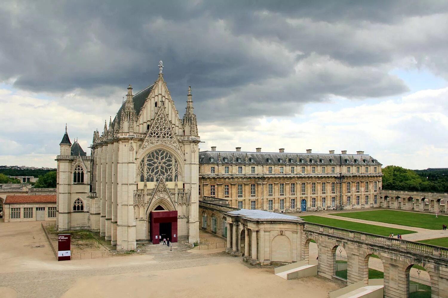 Город нуайон франция. Сен 00. Сен 00. Сен 00. Сен-вит.