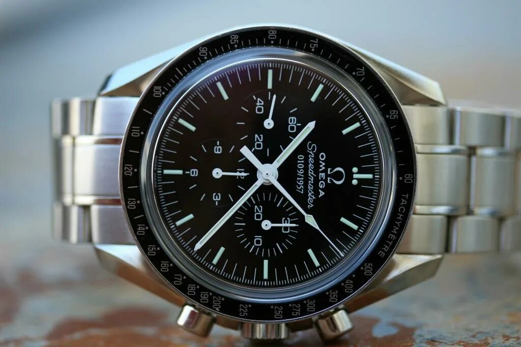 Omega speedmaster professional moonwatch. Omega speedmaster moonwatch. Омега спидмастер. Omega speedmaster 57. 001.