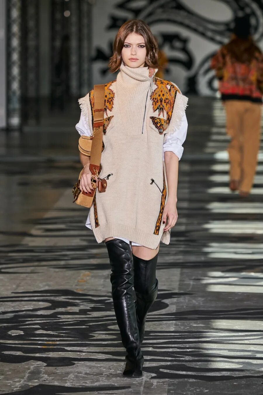 Etro vogue. Chanel 2020-2021. Мода осень зима. Etro мода осень зима. Мода хермес 2020.