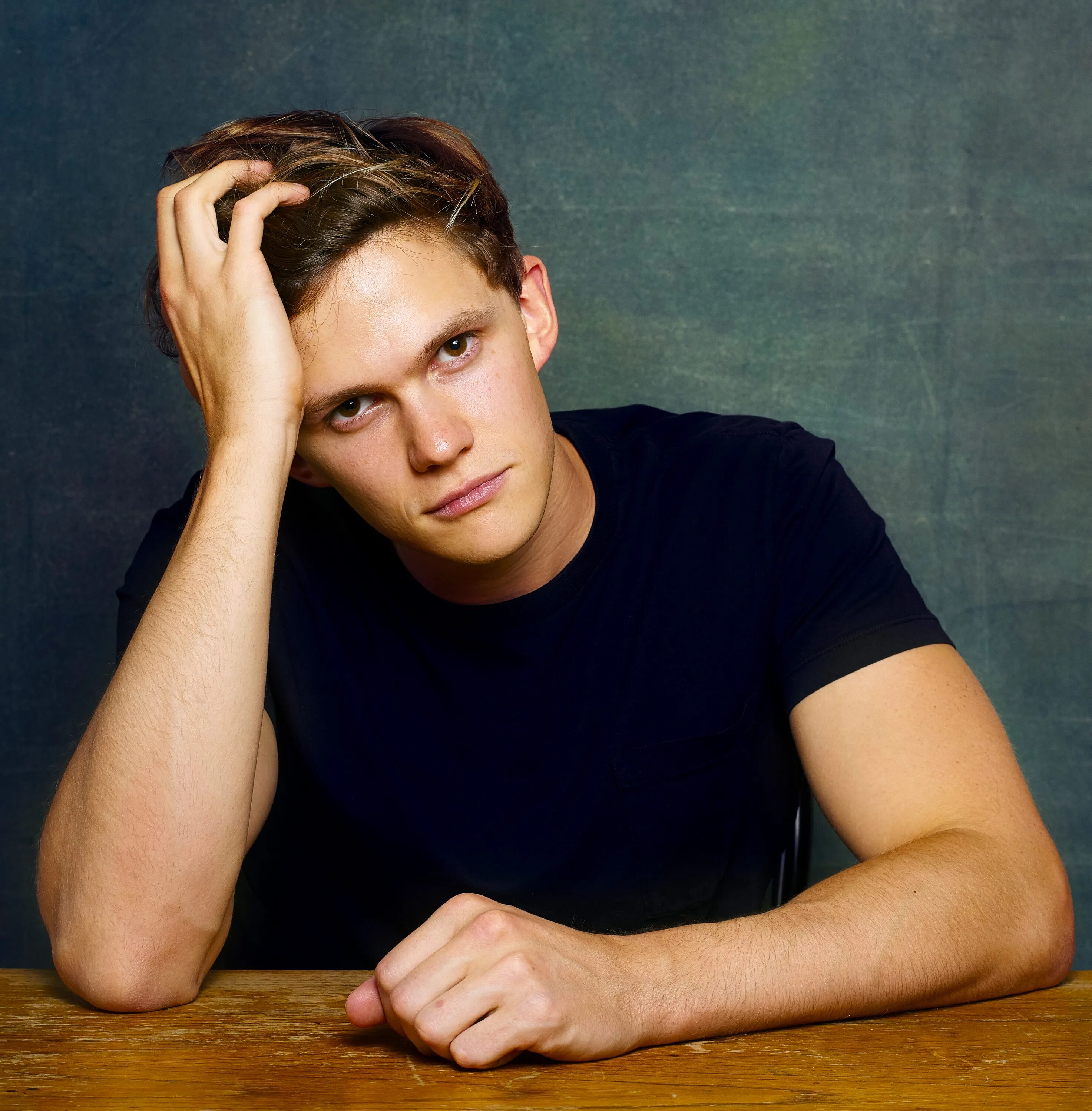 Том уэллинг 2023. Том уэллинг сейчас 2020. Самый обычный том. Том остен. Том райли фото.