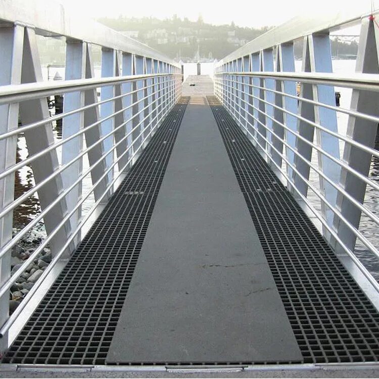 Композитная решетка. Настил деревянный для сада. Деревянный настил. Настил из досок. Настил платформа.