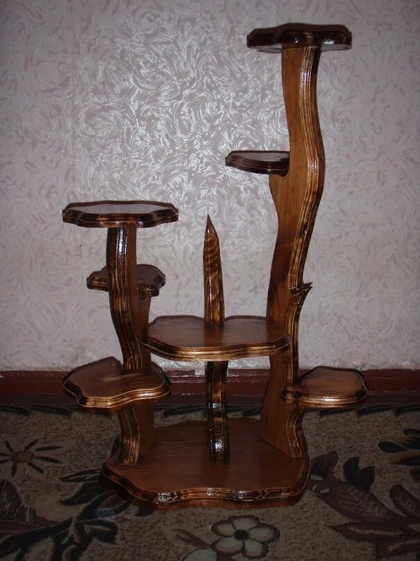 Напольная подставка из дерева своими руками. Подставки из дерева "цветы". Деревянные полочки. Напольная подставка из дерева своими руками. Подставка под цветы фабиан смит.