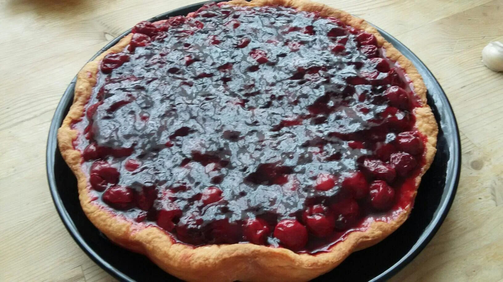 Классический пирог с вишней. Тирольский пирог тарт. Вишневый пирог клафути французский. Классический пирог с вишней. Французский десерт клафути.