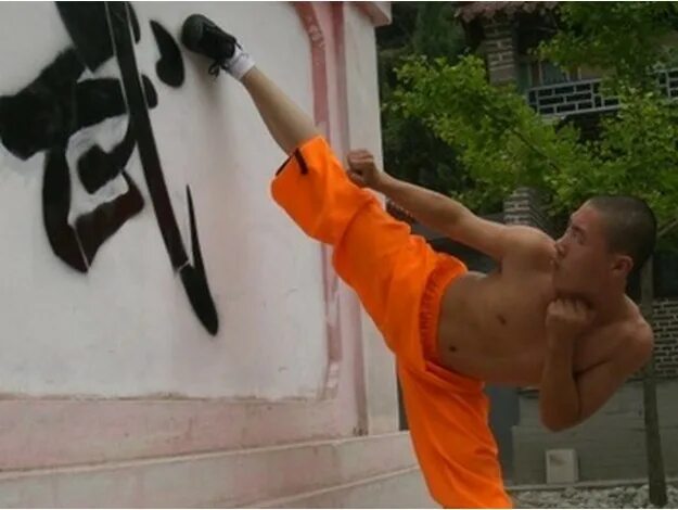 Zhujiang film&media corporation umtted liewdыbmtbad. Кунг фу шаолинь тренировки. Kung fu hustle 2. Кунг фу панда кадры. Мастер угвей кунг фу панда 3.