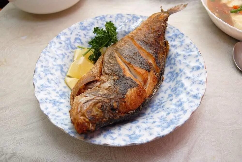 Сонник есть жареную. Рыба жареная. Жареная рыбка. Жареная рыба фото. Жареная рыба на столе.