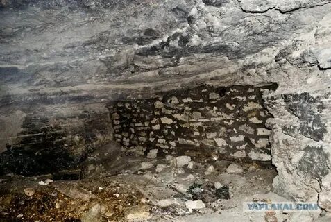 В аджимушкайских каменоломнях где в течении нескольких