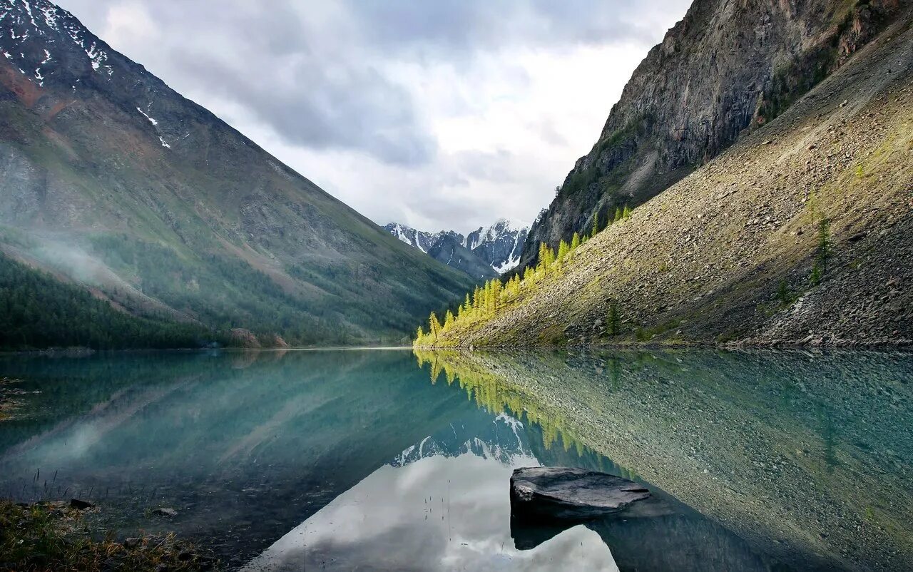 Горный Алтай Шавлинские озера. Черное озеро на Алтае. Озеро кыргыз Алтай. Мультинские озера парк.