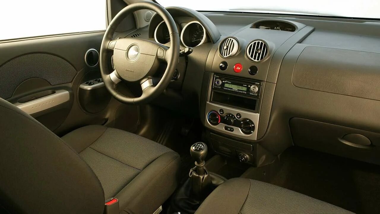Салон авео т200. Салон шевроле авео t200. Салон авео т200. Chevrolet aveo хэтчбек 2007 салон. Шевроле авео т250 хэтчбек салон.