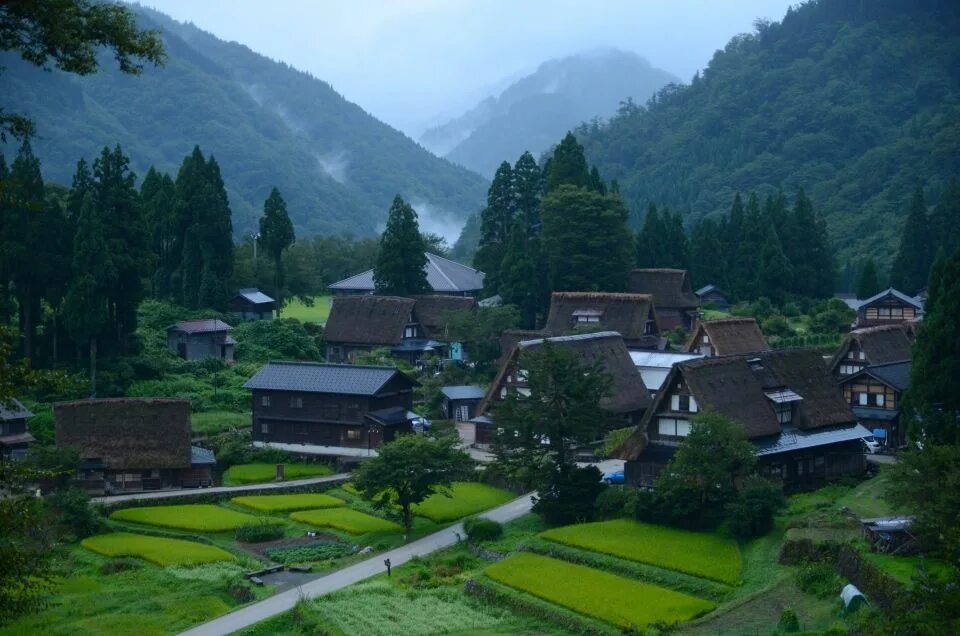 Японская деревня видео. Японская деревня айнокура. японская деревня сиракава. тояма япония поселок. сельская местность в японии.