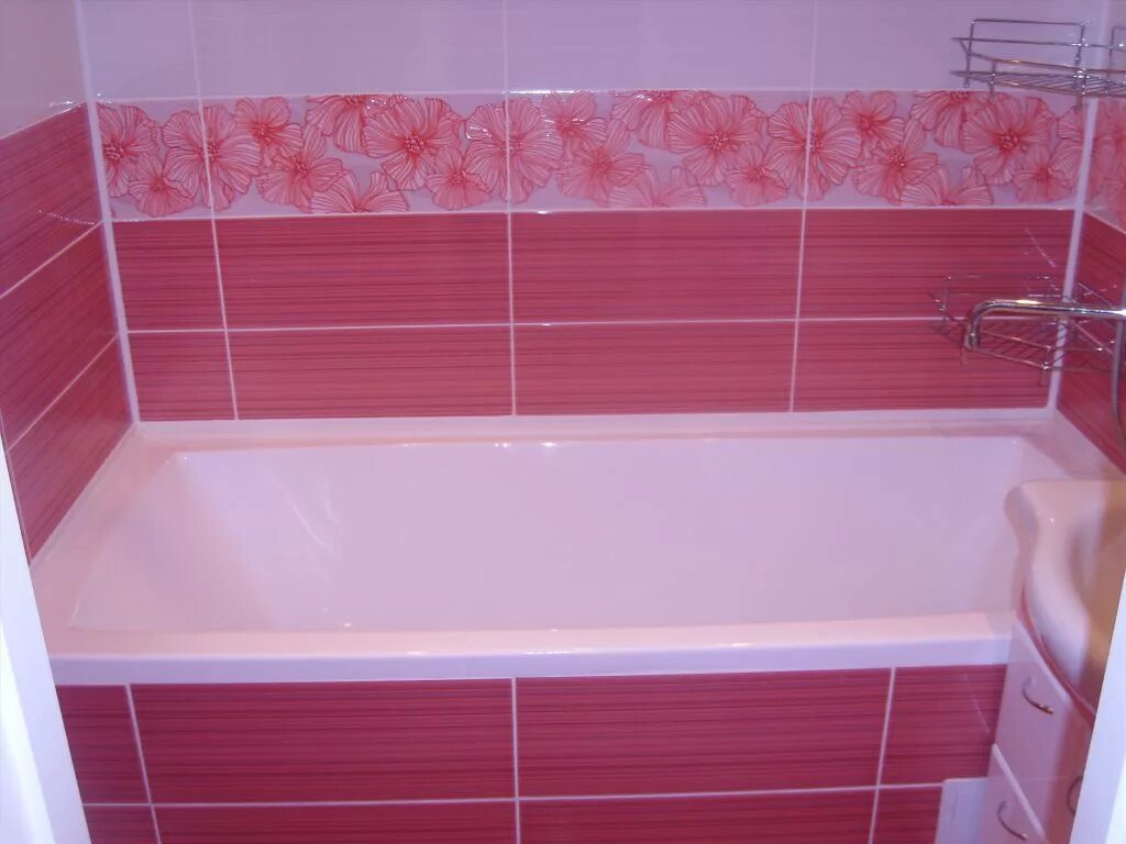 Как сделать ванную плиткой видео. Ванна акриловая ravak vanda ii 170х70см. Укладка кафеля в ванной комнате. Укладка кафеля в ванной комнате. Отделка ванны кафелем.