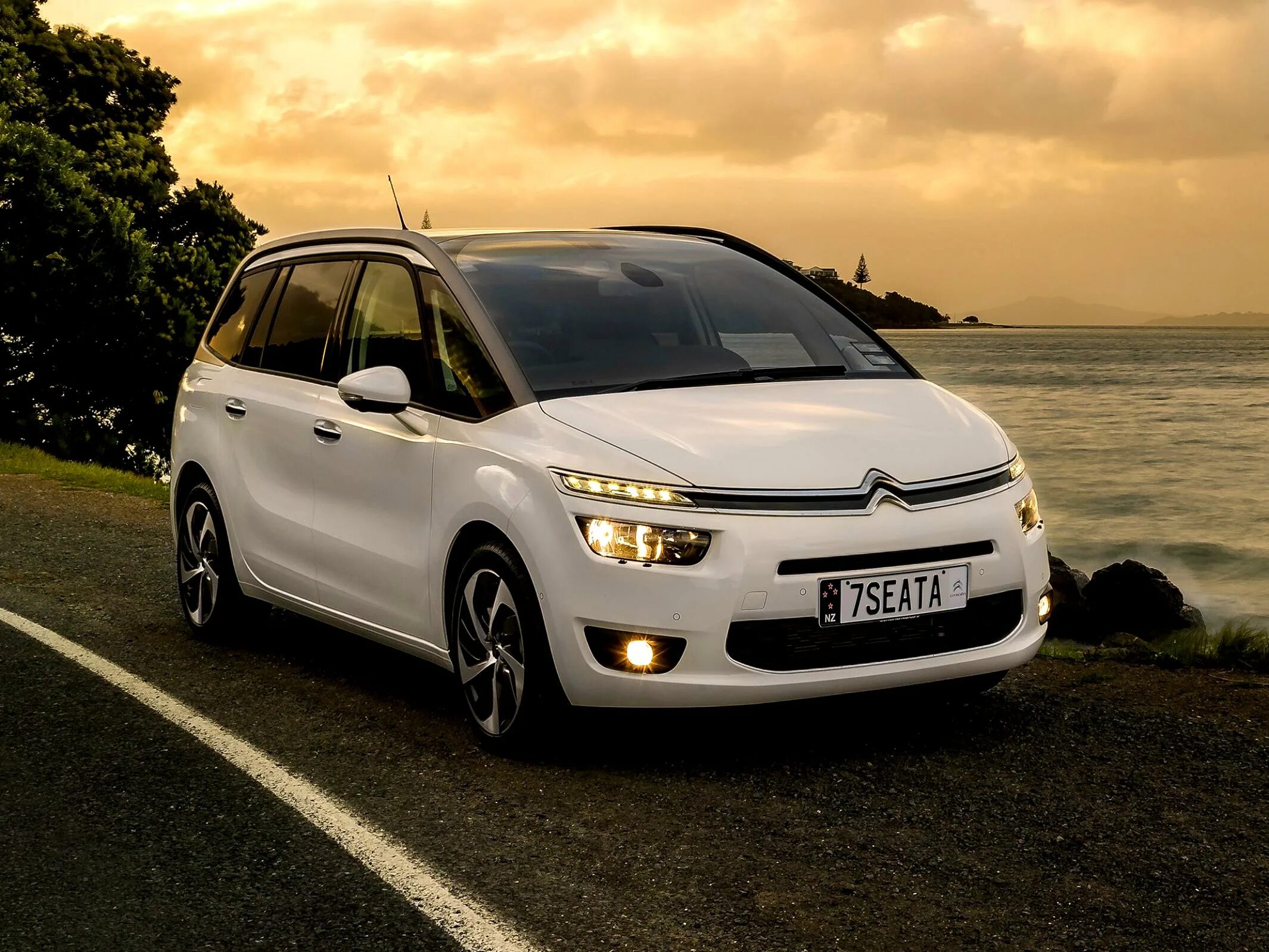 Citroen grand picasso. Citroen c4 picasso. ситроен с4 грант пикассо. citroen c4 grand picasso 2015. ситроен c4 пикассо.