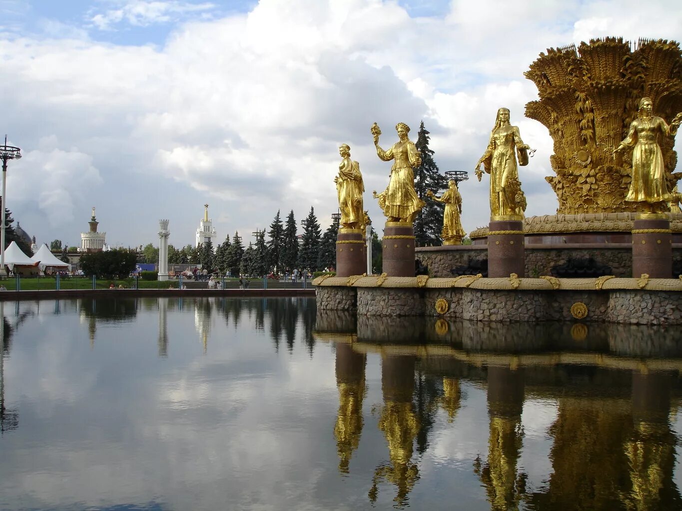 Главные достопримечательности россии. Природно объекты барселоны. Миланский собор достопримечательности милана. Палермо сицилия. Среди достопримечательностей.