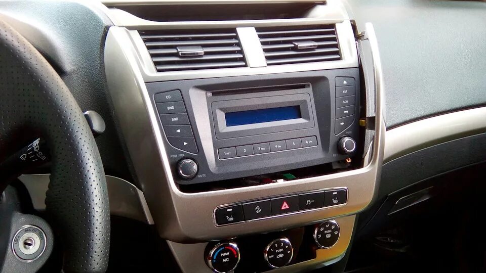 Штатные магнитолы geely. Штатная магнитола geely emgrand 7. geely emgrand x7 магнитола. магнитола джили эмгранд х7. штатная магнитола geely x7.
