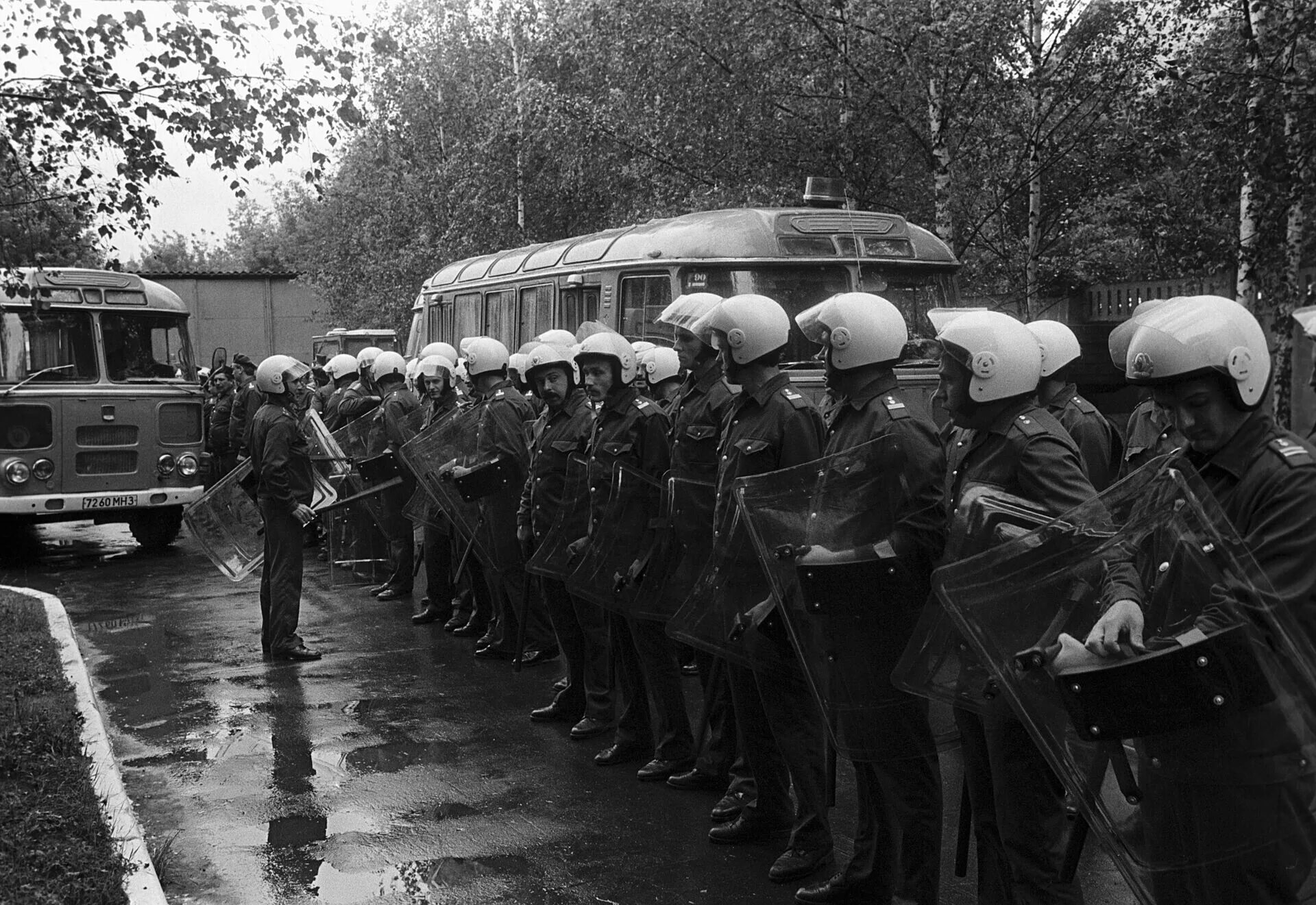 Омон тревога. ОМОН 1988. СССР 1988 ОМОН. ОМОН МВД СССР. ОМОН СССР 1989.