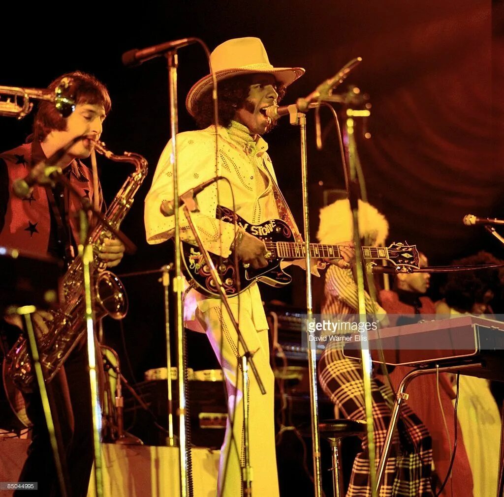 Sly stone. Группа Sly & the Family Stone. Sly the Family Stone Вудсток. Woodstock 1969 Sly & the Family Stone. Woodstock Sunday August 17, 1969 Sly & the Family Stone.