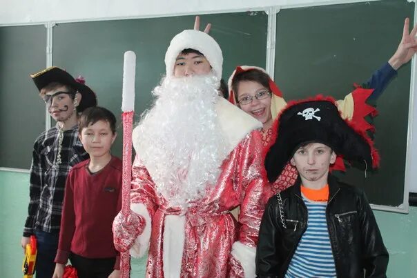 Последний звонок 11 класс. Славянская школа. Мбоу славянская оош. Славянская школа 2клас. Учителя славянской школы.