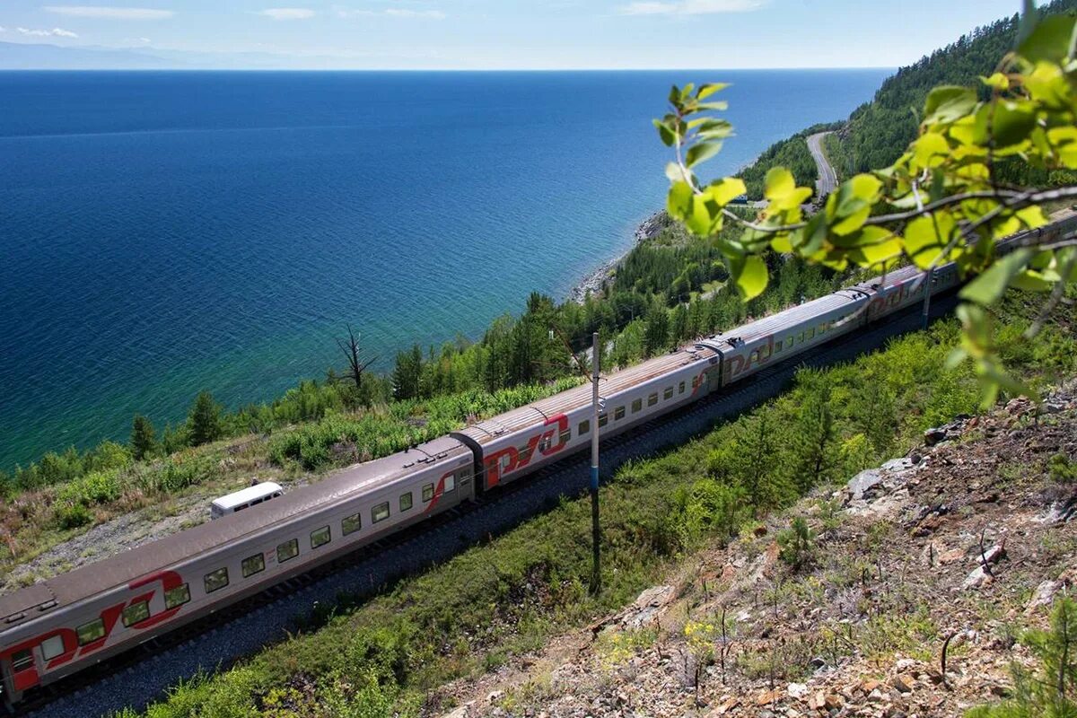 Адлер железная дорога вдоль моря. Путешествие на поезде. Туристический поезд. Туристические жд маршруты. Orient express поезд.