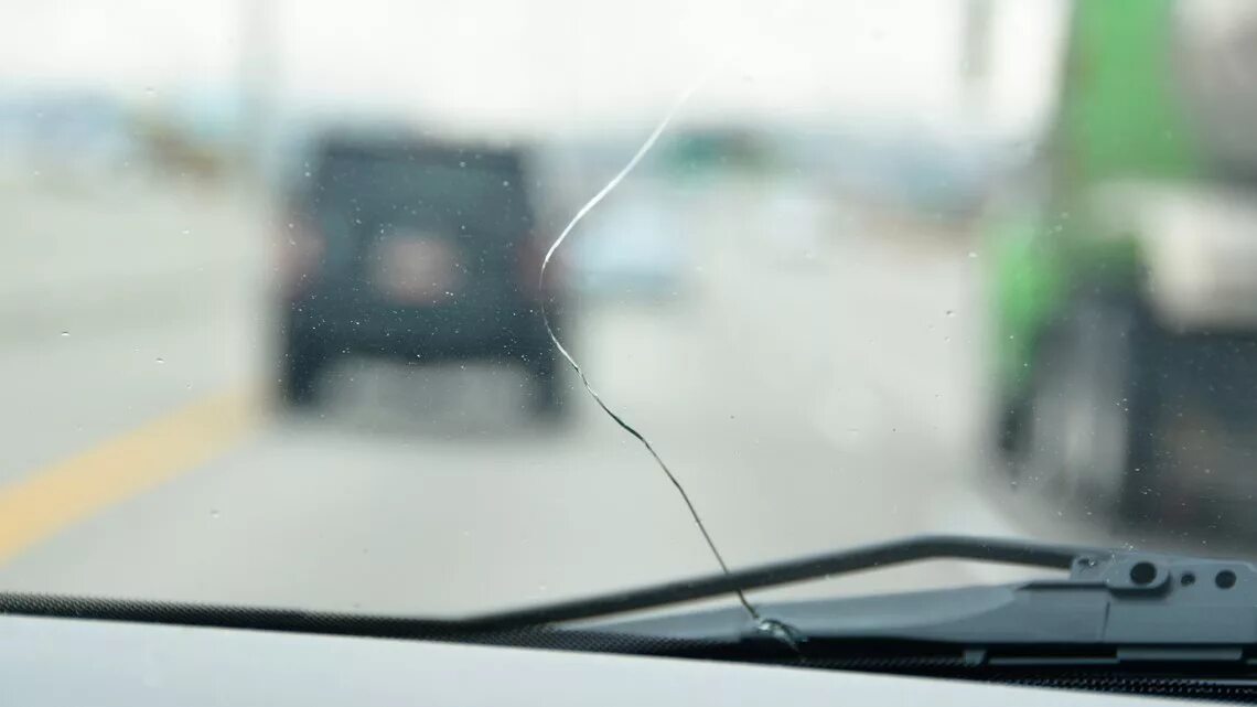 Лобовое стекло прямое. Car Windshield. Windshield Chip Repair. Cracked Windshield.