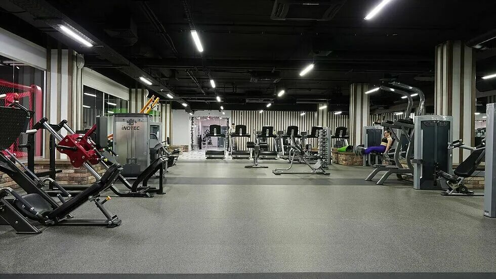 Фитнес зал. Neo geo теннисный корт. Закрытие фитнес клубов. Спортзал закрыт. Тренажерный зал.