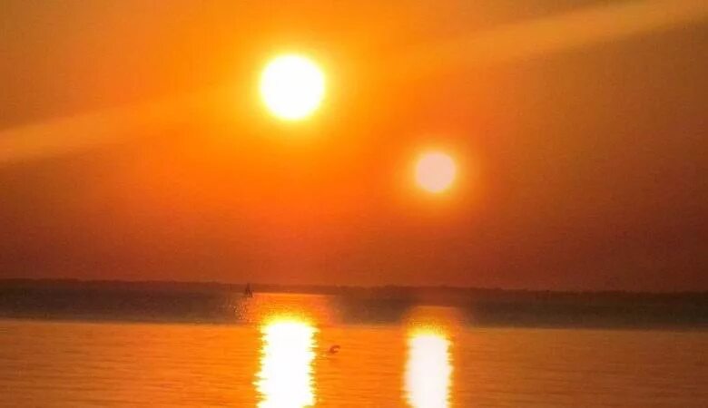 Два солнца значение. Два солнца на небе. второе солнце. двойное солнце. закат двух солнц.